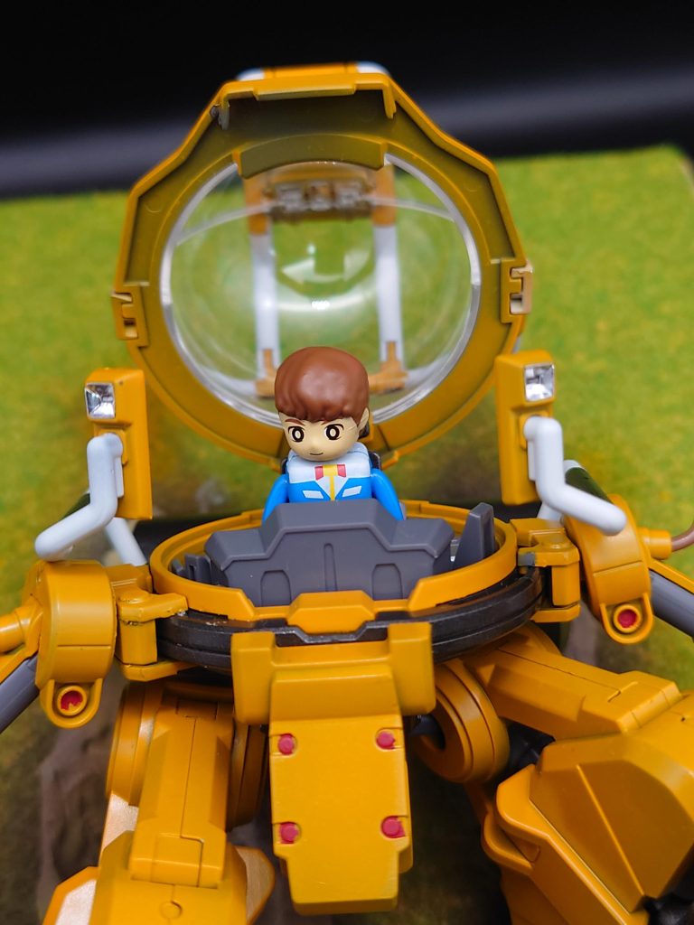 せっかくなので、トミカアムロも乗せたくなって、やってみた