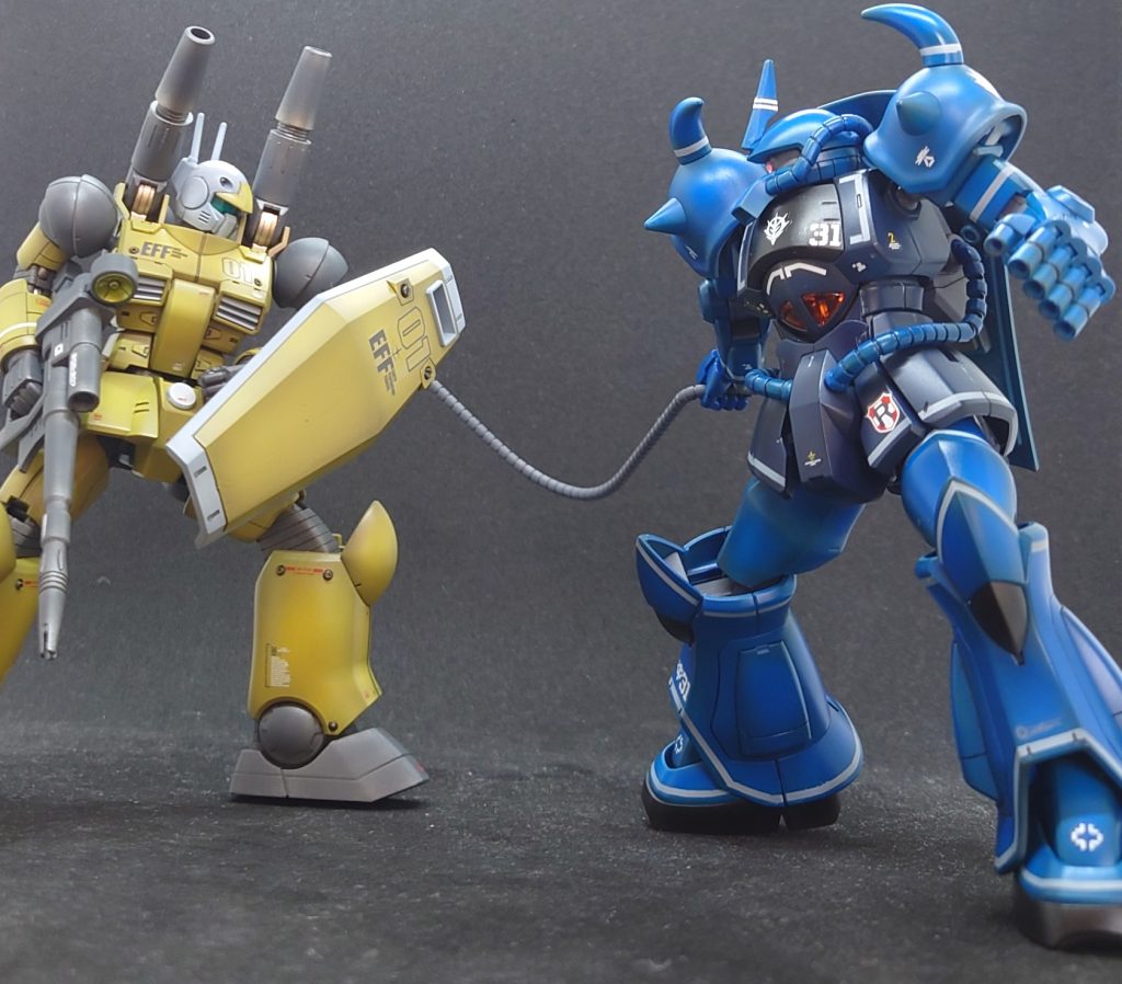 同時に完成したガンキャノンと。