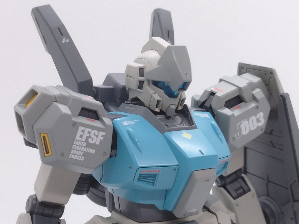 イケメンですね♪コクピットハッチは赤系で塗装するつもりでしたが、煩くなりそうでしたので濃いめのグレーに変更しました。