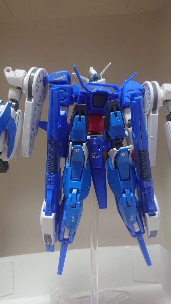 脚部裏にはバーニアを内蔵しており、宇宙空間での高機動を発揮する。パーツはアースリィガンダムの脚部を取り付けています。