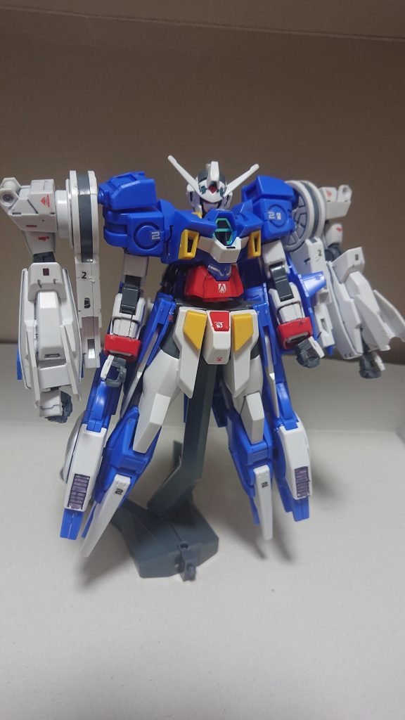 両肩にサブアームを装備しており、マニュピレーターとしての手数が増えた他に、格闘戦では打撃力が高い一撃を喰らわせることが可能パーツはダブルオーダイバーの腕を取り付けました。