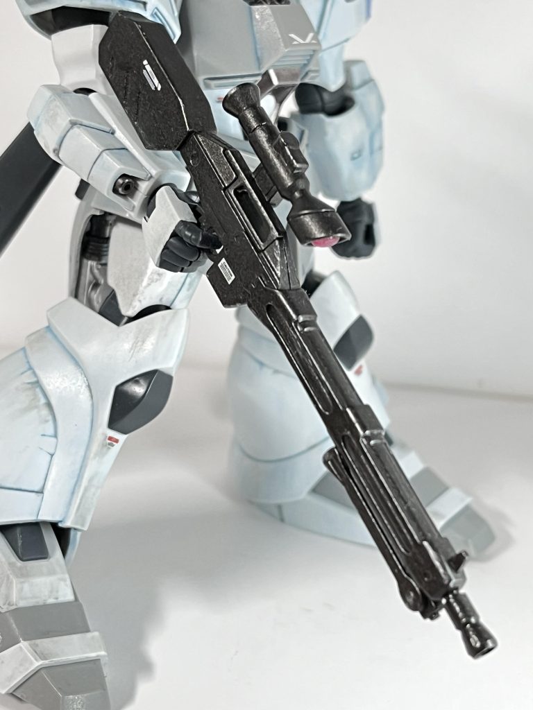 ビームライフルは、アクリジョン黒鉄色に同シルバーでドライブラシ、半つや消し仕上げです。