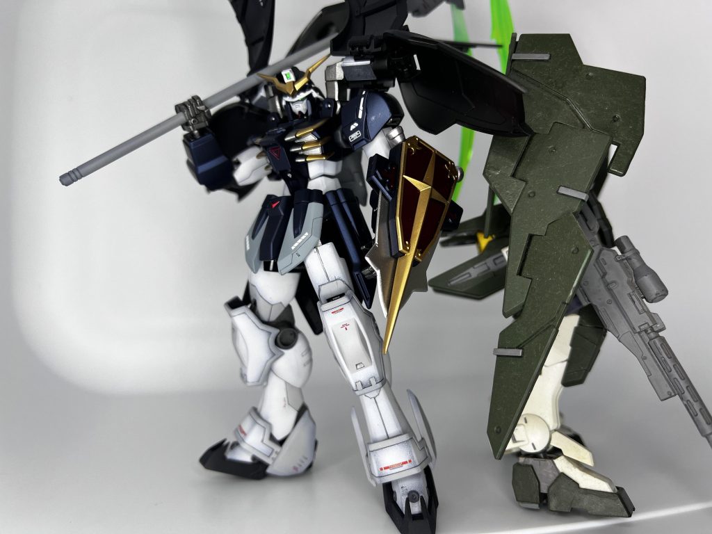 デスサイズヘルはプレバンで、エアブラシによる全塗装です。