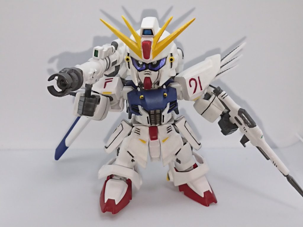 ビームランチャーはBB戦士の物と、BB戦士フルアーマーユニコーンのバズーカをミキシングしてそれっぽくしてます。