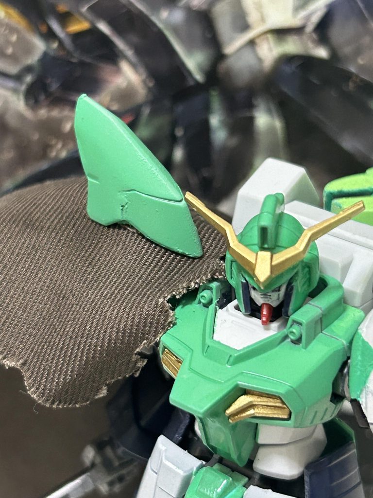 簡単な右腕を隠す感じだけのマントにしてみました。