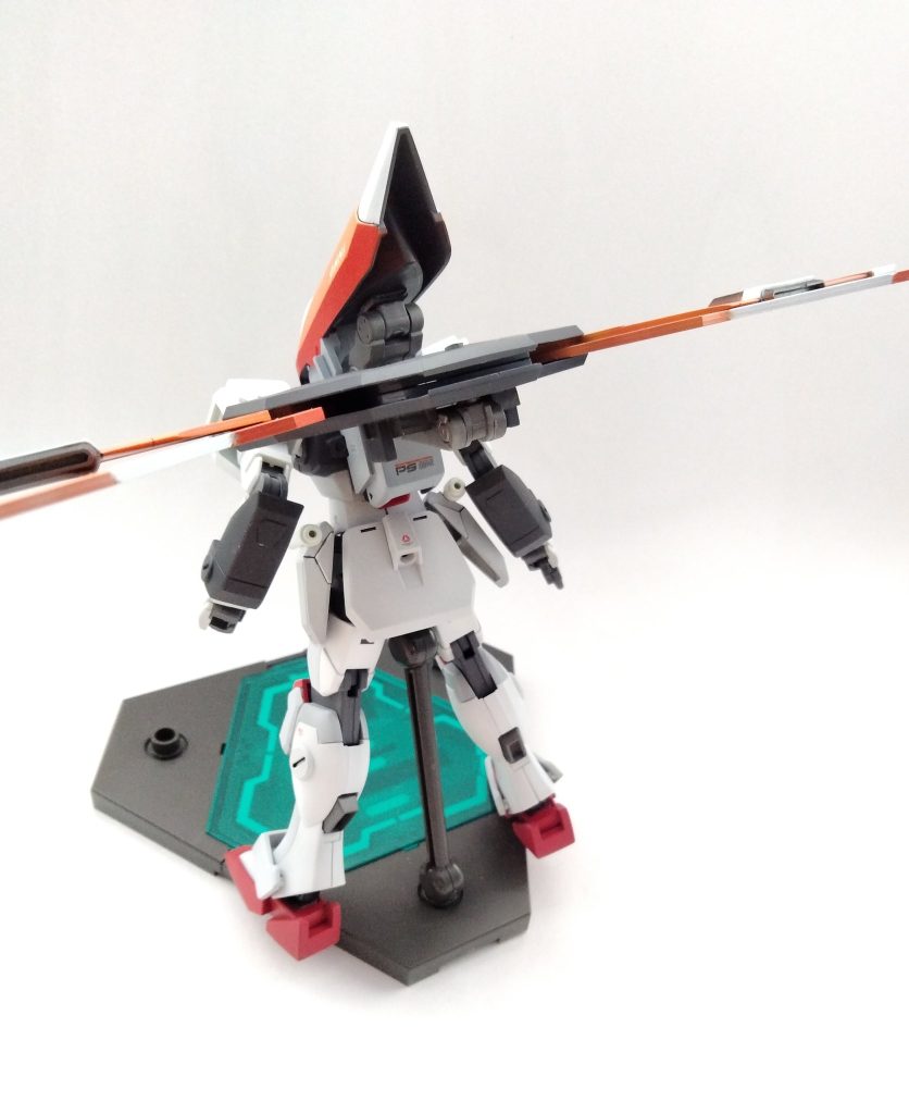 背部の主翼はジェットストライカーのように稼働します。