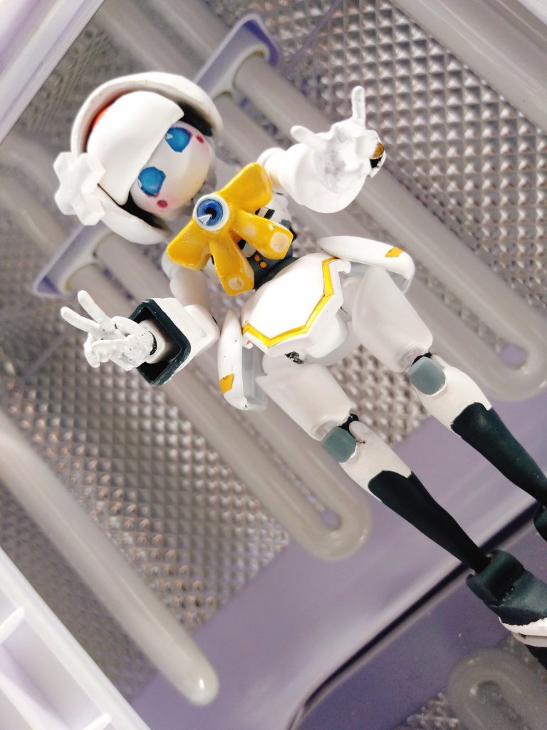 設定画とにらめっこしながら今できる範囲での改造の知識を詰め込んで作りつつ、同時に実現不可能なラインは削って仕上げました。