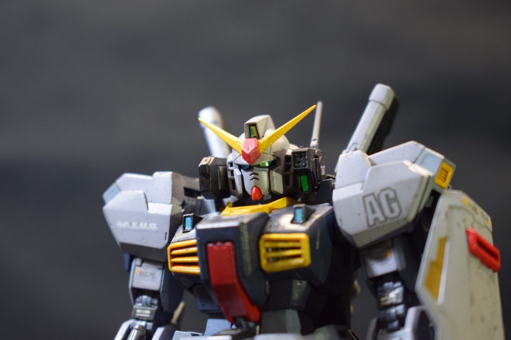 コンテストテーマがゼータガンダムだったので、登場する機体の中から一番好きなガンダムMkーⅡを製作することにしました。スケールモデラーに転向して修行したこの一年。身につけたスケモ的視点から気になる点を修正したり、塗装表現にこだわったりしました。