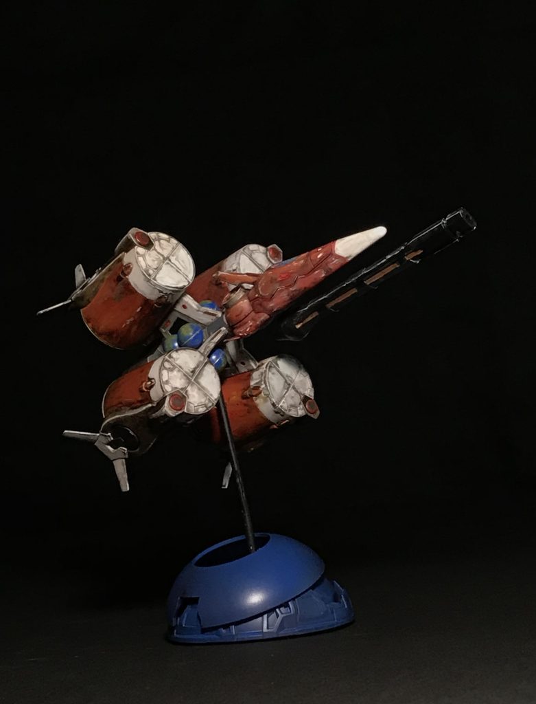 台座はガチャガチャのカプセル部分を使用。