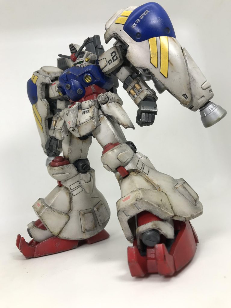 脚がデカいせいか下アングルからの写角が微妙なんですよね…