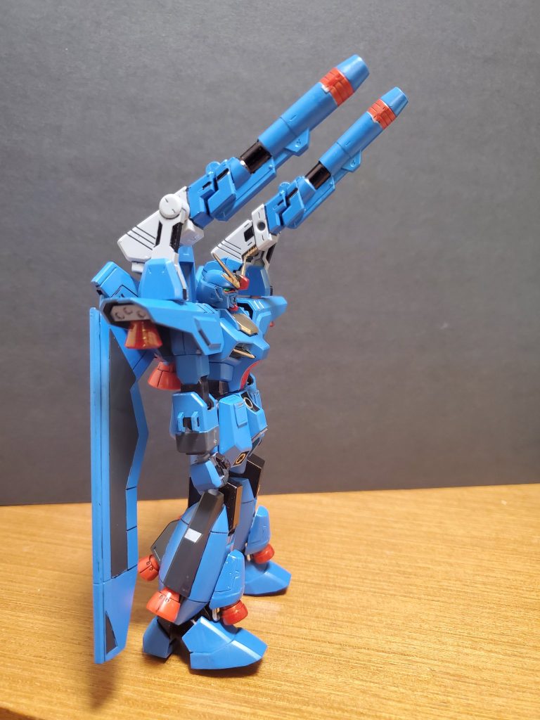 140mm 2連装高エネルギー長射程ビーム砲「ジオ・シュラーク」通常のビームライフルの3倍以上の口径と出力、高い連射性を併せ持つ背部の連装ビーム砲。かつてカラミティに搭載されていた125mm長射程ビーム砲シュラークをベースにザフトから盗用した技術やアクタイオン・プロジェクトで培った技術を基にエネルギー効率と出力強化が図られた。