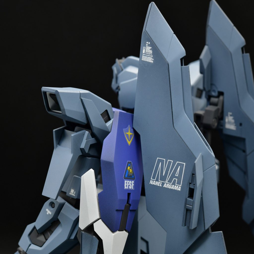 本体色のブルーグレーは単色仕上げで塗り分けはしませんでした。黒立ち上げだけで質感アップを目指しました。