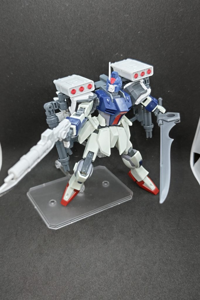 近接武器としてグランドスラムと銃剣付きビームライフルを装備。これらによって実体剣による近接格闘戦もこなす。