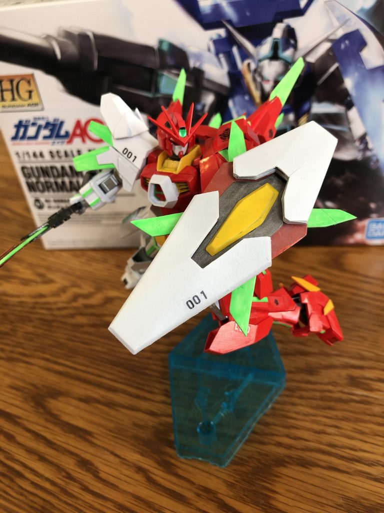 こちらも自作のシールドです。ユニコーンとインパルスのシールドを掛け合わせたようなデザインにしてみました。展開ギミックも、ちゃんと組みこみました。武器と同様に展開時にはユニコーンのシールドみたいに動き回れる設定です。