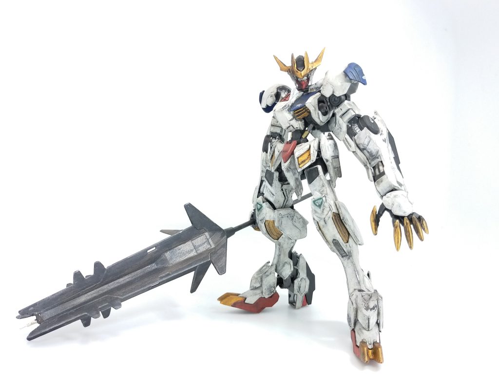 メイスも先端部分にメタルパーツを使用していますが写真ではあまり目立たず残念。