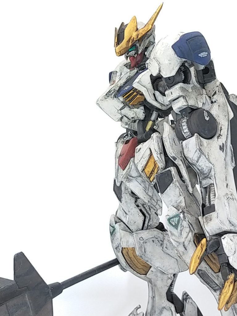 塗装は黒サフからのケープ塗装。タミヤアクリルを水で希釈してその後剥がす工程で作成しています