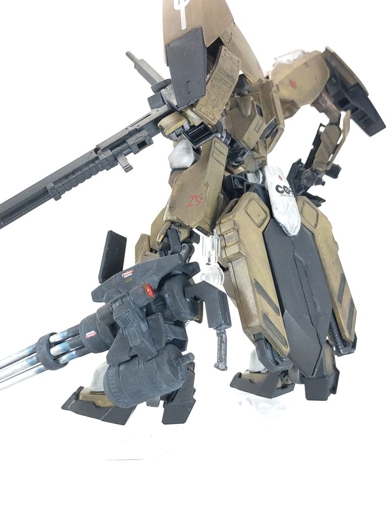 塗装については、バルバトスと同じくケープ塗装。黒サフから水性塗料の茶色系を重ね塗りしています。3回位重ね塗りしたかと思います。