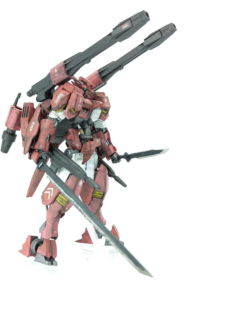 こちらは境界戦記のウエポンセットから刀とナイフの二刀流。フラウロスの戦い方には不向きかとは思いますが、こちらの方が狂犬らしいと思います