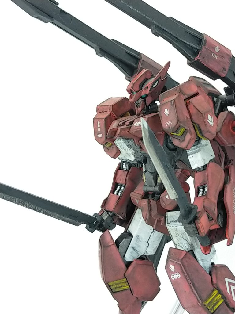 ルプスレクスは何とか自立ち可能でしたか、他2体はバックパックが重すぎて自立ちできず。撮影にはアクションベースを使用しましたが三体並べてみたかったので、火星をイメージしたジオラマも作成中。3mm棒を指して支柱しました。鉄血シリーズはこれで一旦終了。次々は宇宙世紀シリーズに戻ろうかと思います。お付き合いありがとうございます。