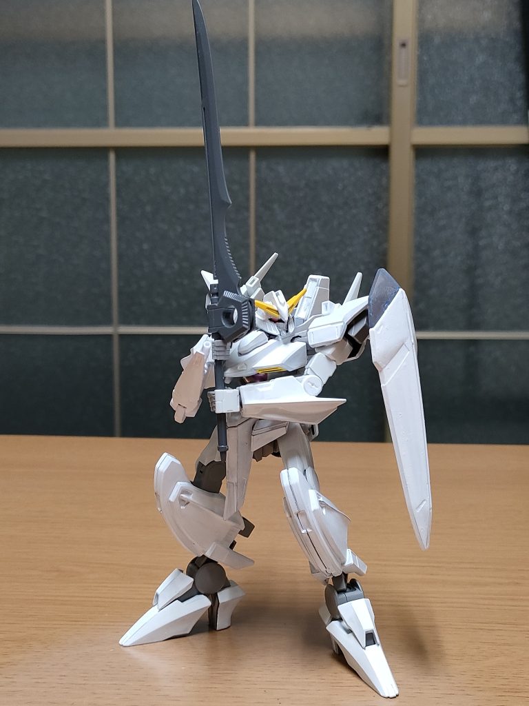 グランドスラムを持たせた。ビームサーベルで分かるが基本兵装積んでもハンズフリーな為、こうして両手持ちで構える事が可能。