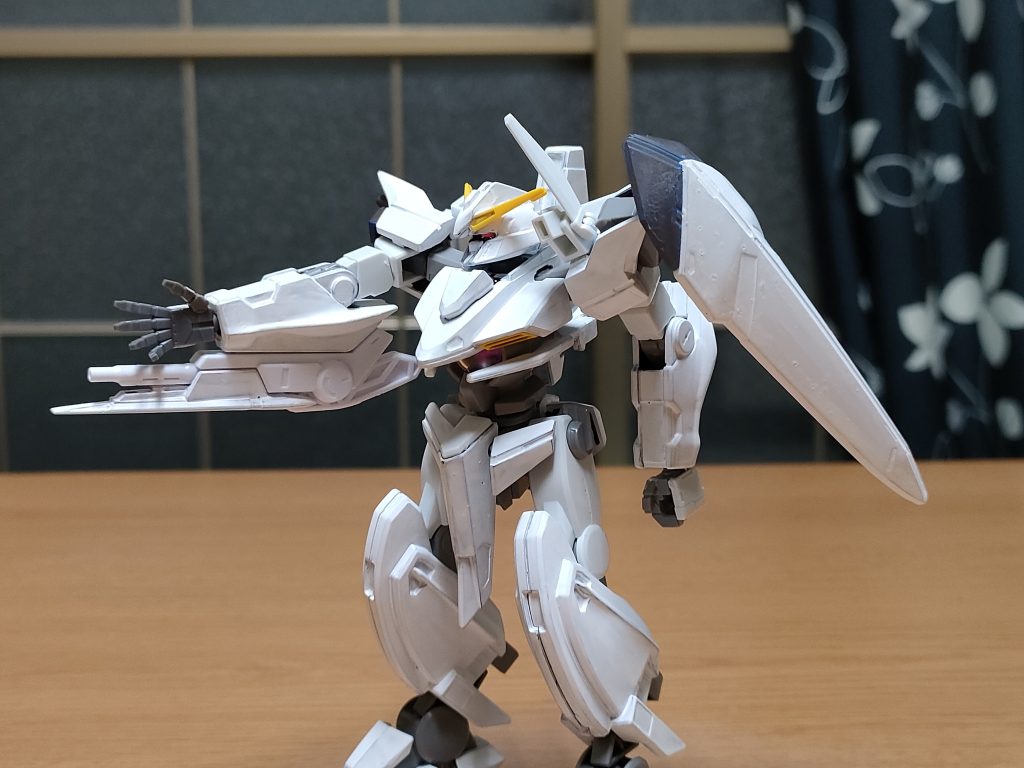 GNハンドガン。例の3機に共通する基本射撃兵装だが充分な火力を有する。