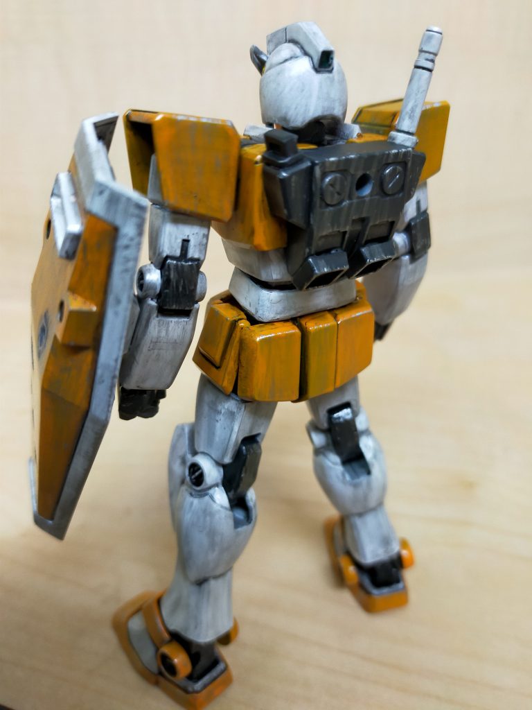 　バックパックは角型スラスターに変更。不使用のサーベルラックにはフタをする仕様。という設定ですm(_ _)m 