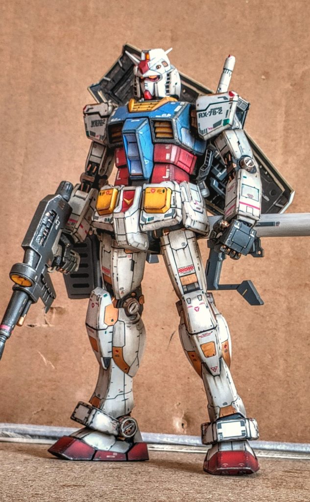 ウェザリングカラー塗装後にチッピング→ウェザリングマスターの流れです。エッジを強調するとイラストっぽくなりますね。汚しすぎないようにするのに神経をつかいました。