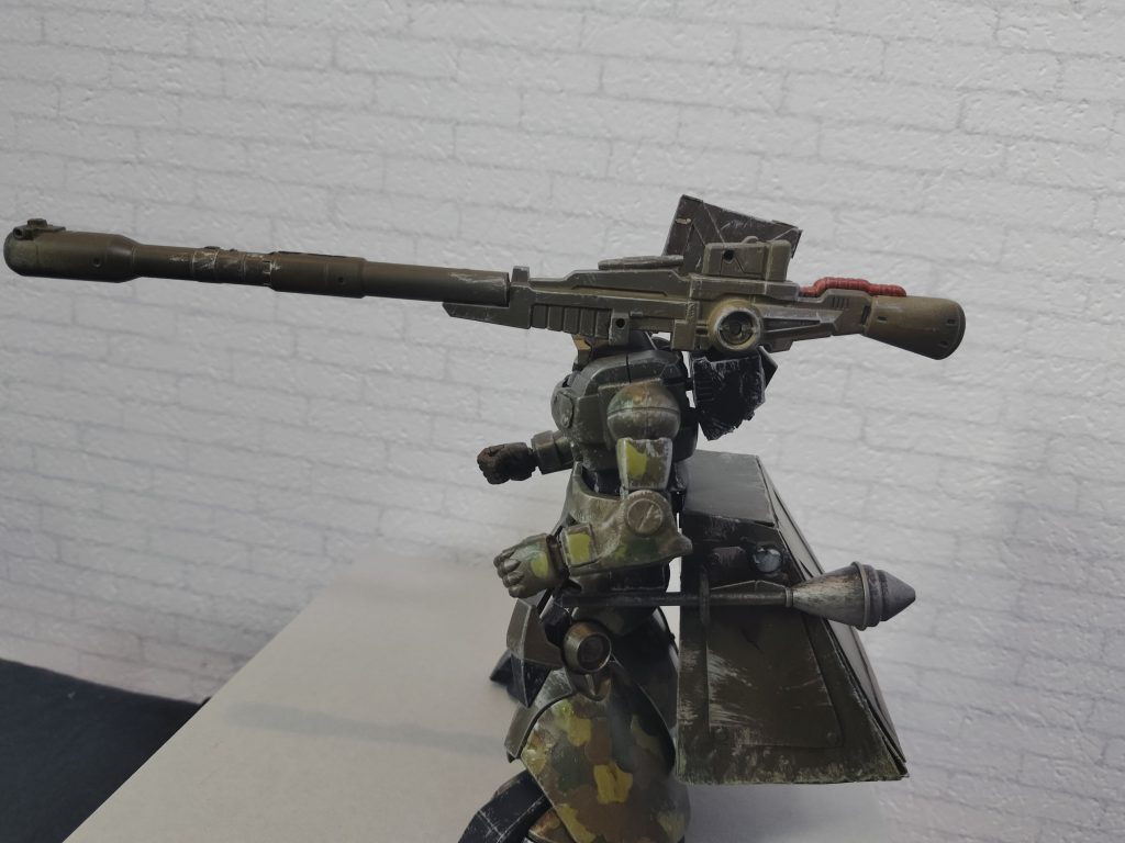 リアアーマーには謎のタンクみたいなやつをプラ板で制作しました