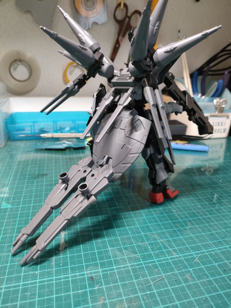 掃除したら昔作ったガンプラ出てきた–4枚目/制作者：しおこんぶ