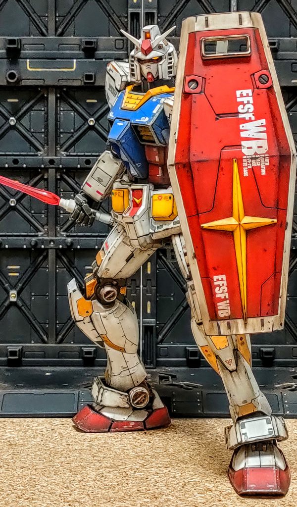 近所の100円ショップでドック？を4点購入して2✕2で連結部分塗装とつや消し、ウェザリングをしました。400円でそれっぽい壁が手に入ります。隙間が開いてますねー