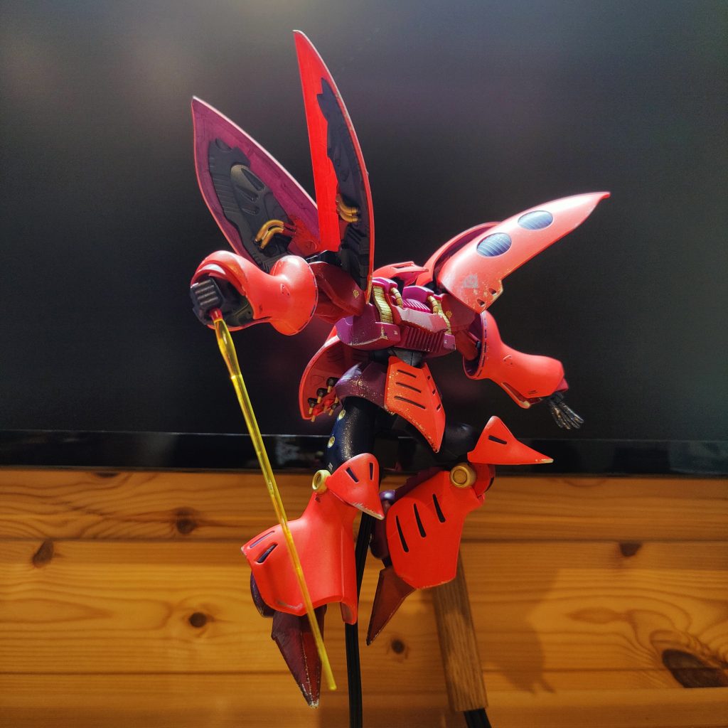 紫の成形色だけは無塗装、紫以外のパーツは全て塗りました。今回も基本的にリアルタッチマーカーのみ、で仕上げています。