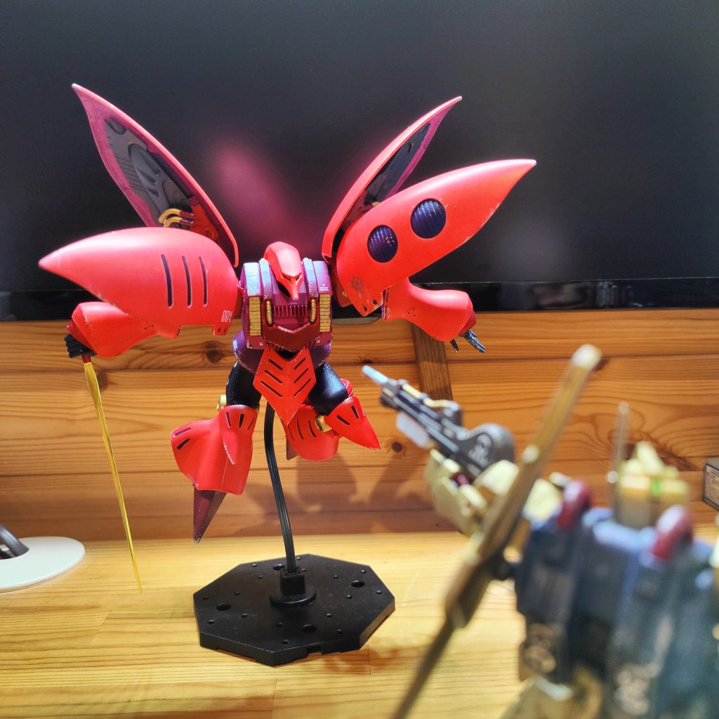 百式とのコラボです。シャアが乗ってるとしたら、シャア対クワトロという事になってしまいますので、やはりここはハマーン様に搭乗していただきたいw