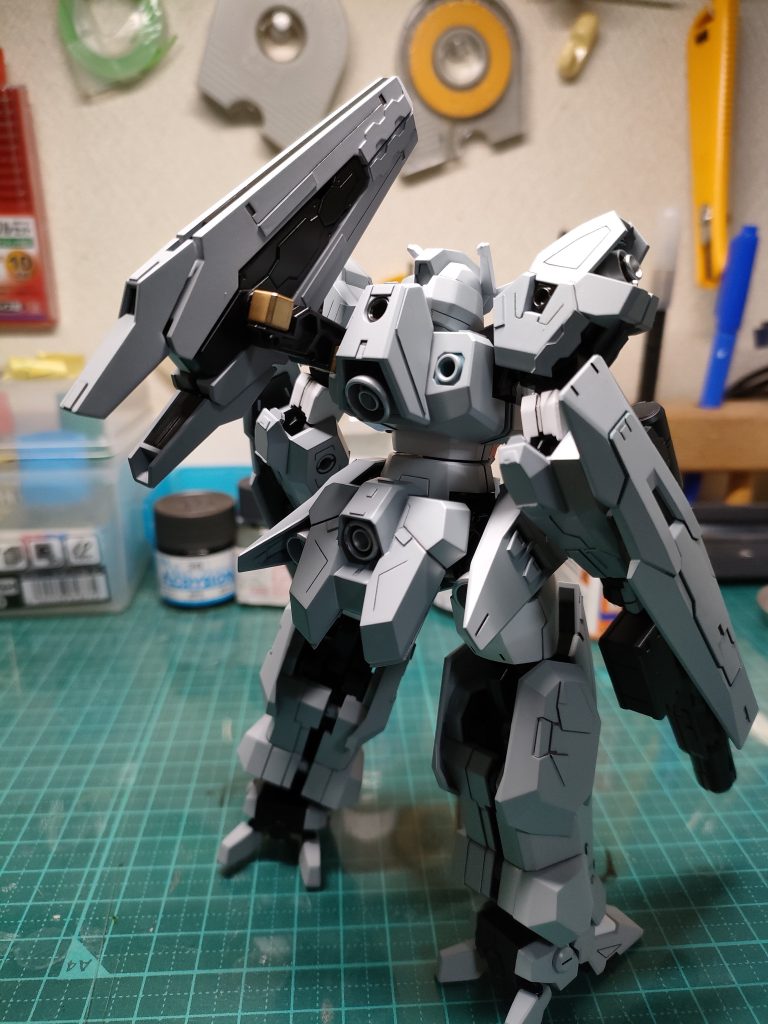 本当はもっと細かくしようと思ったけど80%くらいに留めました（笑）とりあえずスジ彫りとプラバン加工は頑張りました（笑）