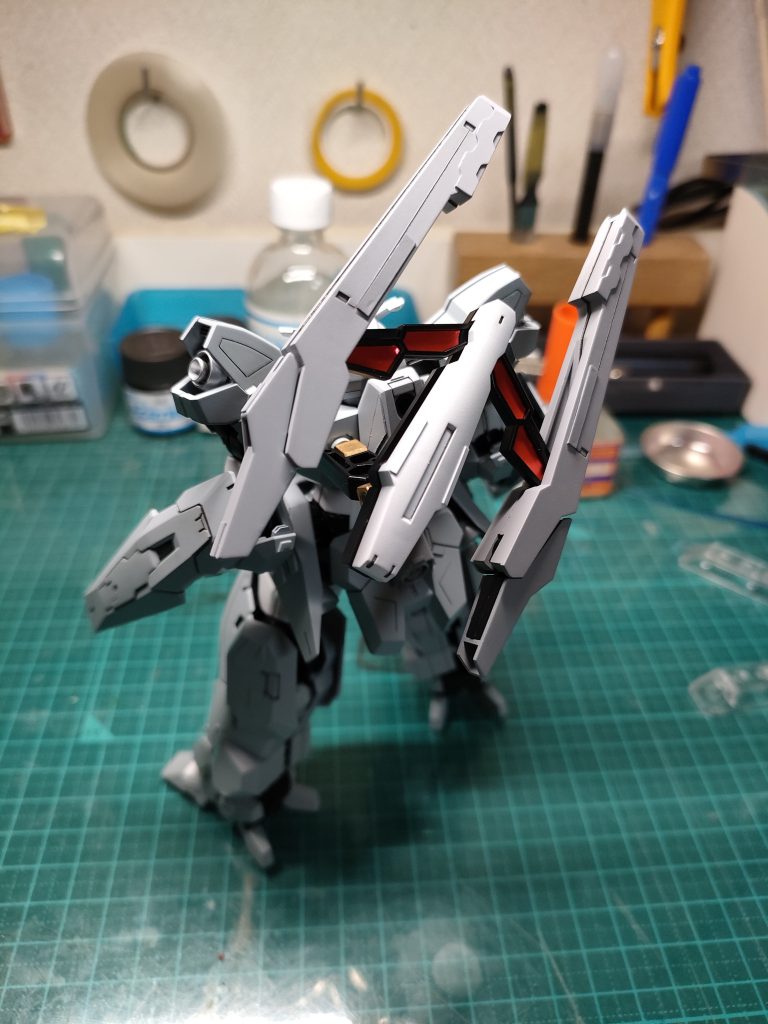 フェーズドレアキャノンの赤い部分は塗装しようか悩みましたが結局シールで（笑）