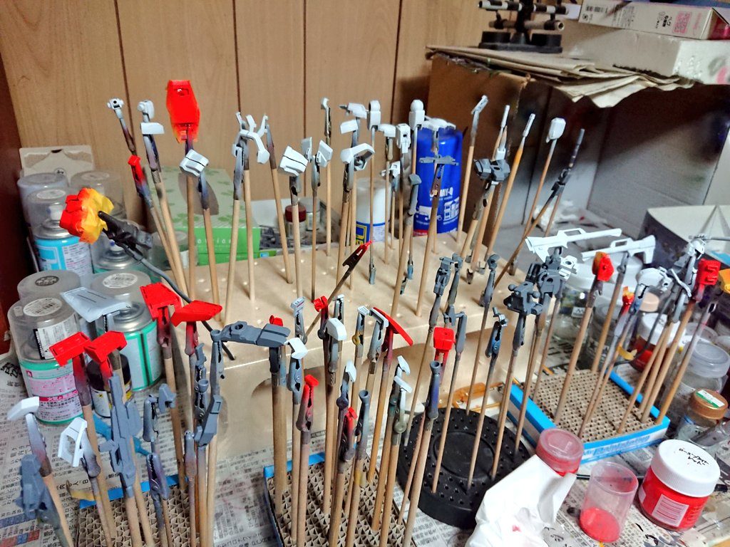 ・塗装今回はメカサフライトを下地にして関節部分やバックパック等はそのままメカサフ色のままにしてみました。