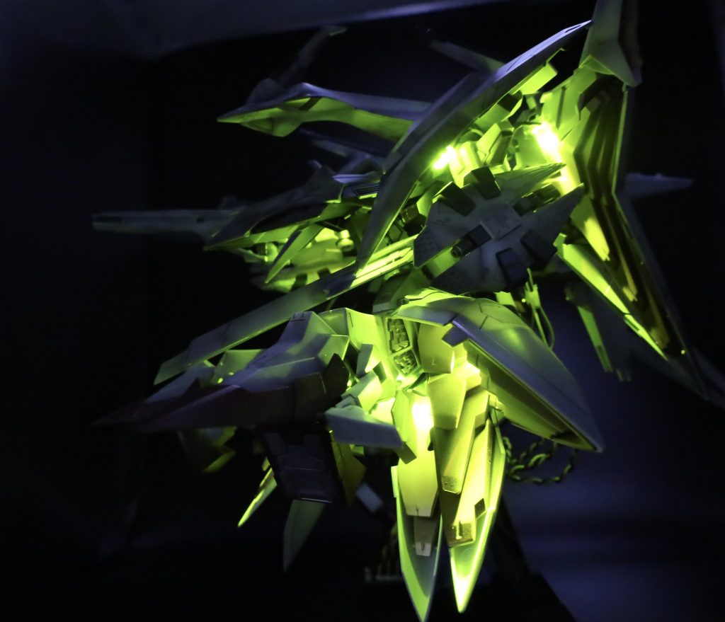 暗くするとこのように光ります