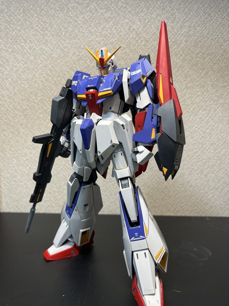 個人的な好みでブルーバイオレットで塗装。ちなみに赤はイタリアンレッド、黄色はキャメルイエローです。