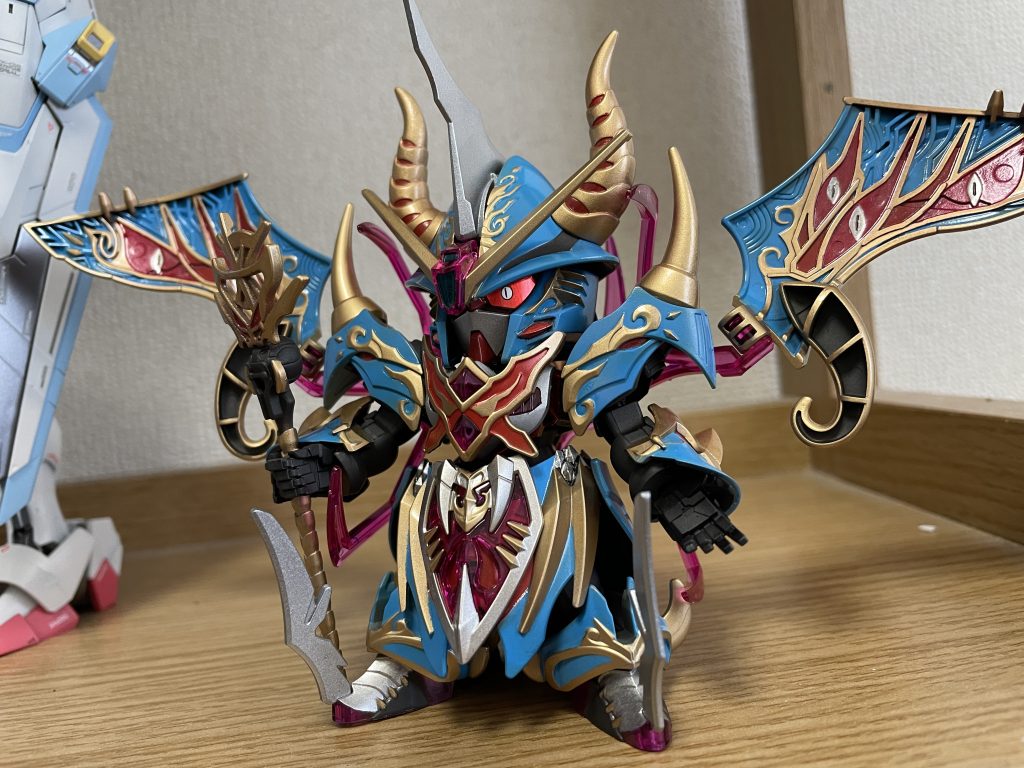 目はシールです