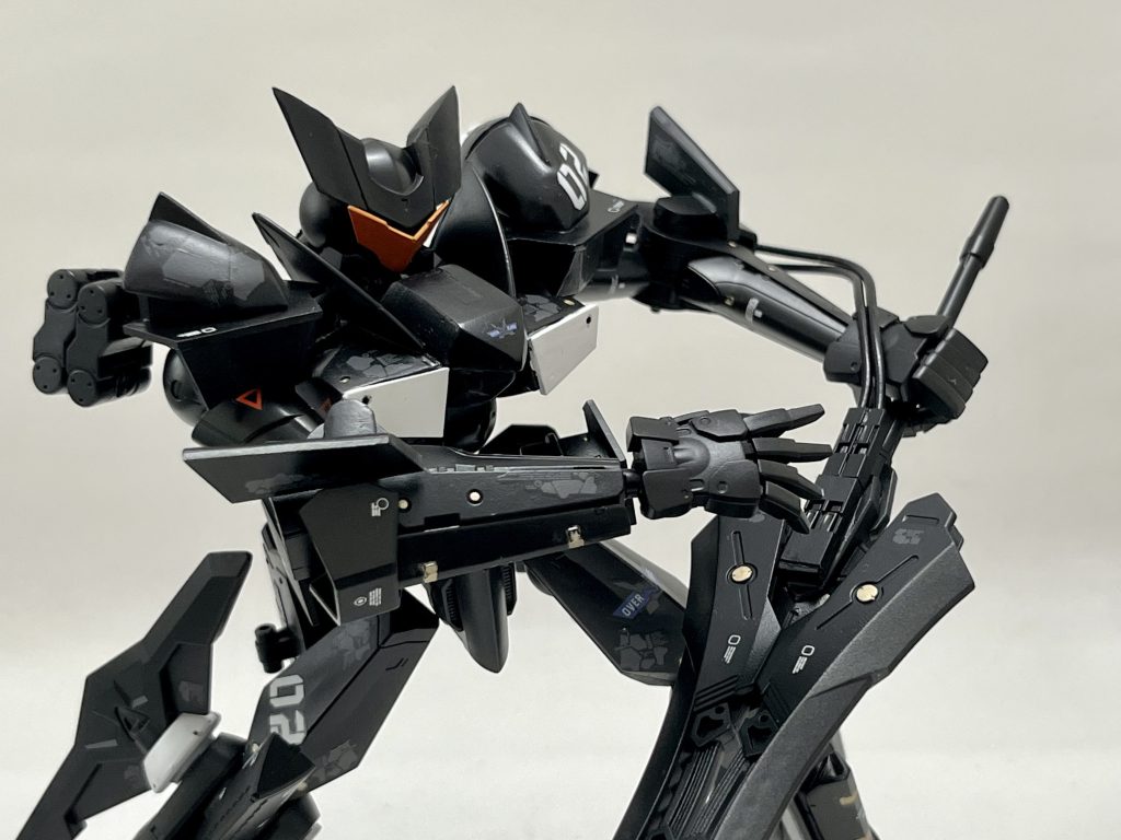 ケーブル同士の接続はICピンで接続しています。また、両腕の自作ディフェンスロッドはネオジム磁石で接続しています。