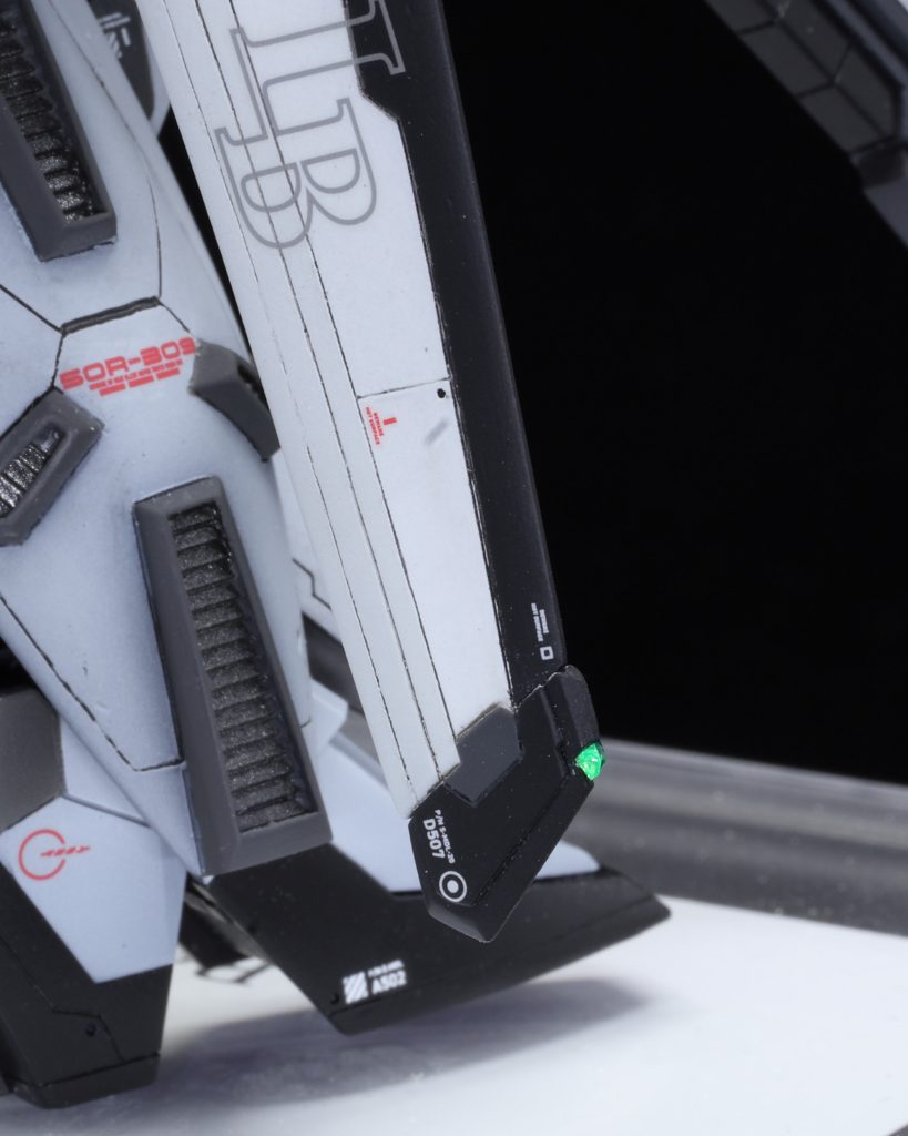 お気に入りの翼端灯左右で色が異なります