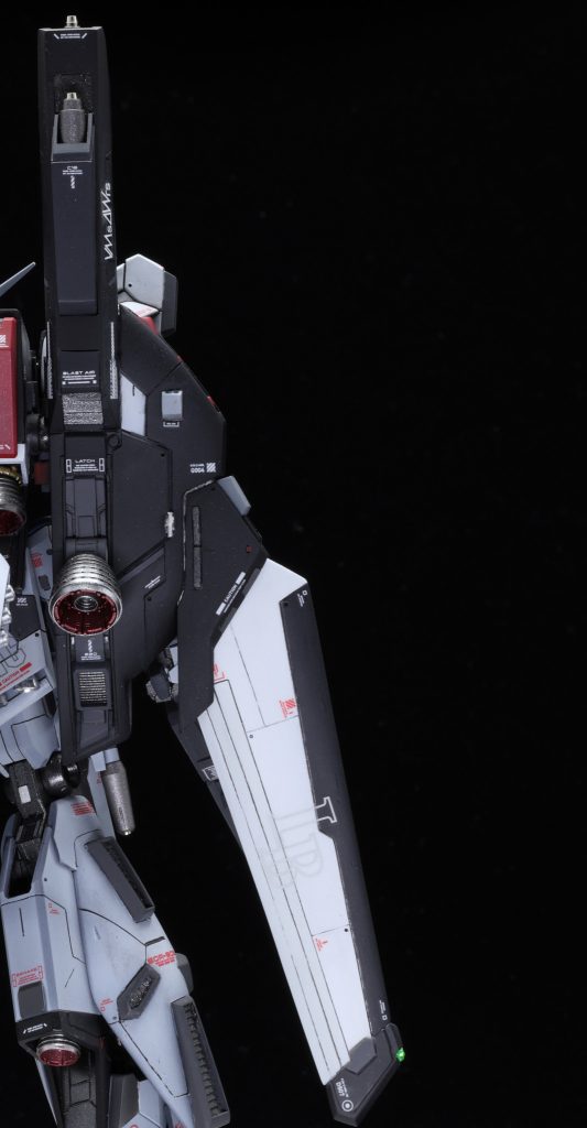 本作のメインとなるバックパックバーニアやビームキャノン以外はプラ板を切り出して製作。メチャ時間かかりました…が、メチャカッチョ良くなったかと(  ̄▽ ̄)