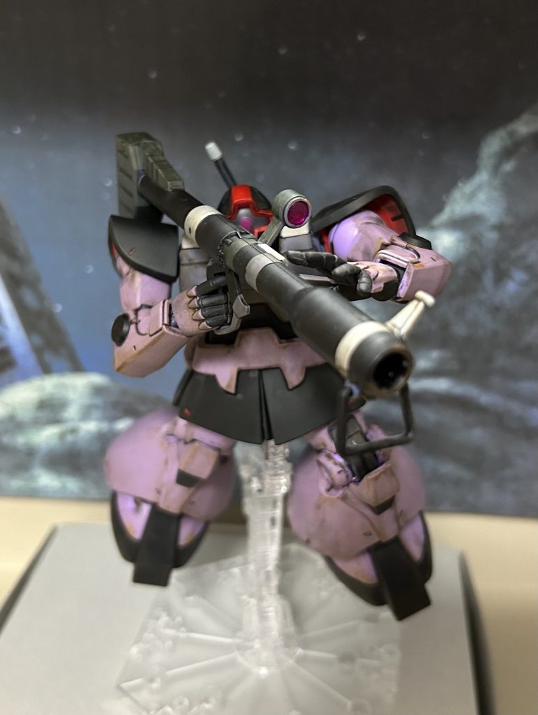 武器はリックドムのビームバズーカよりドムのバズーカが好きだったのであえて通常バズーカを持たせてます。アムロとかも普通に宇宙でバズーカ打ってたし問題ないかなと…