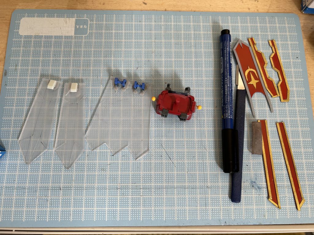 ・前掛けやスカートの模様:プラ板で作りました。