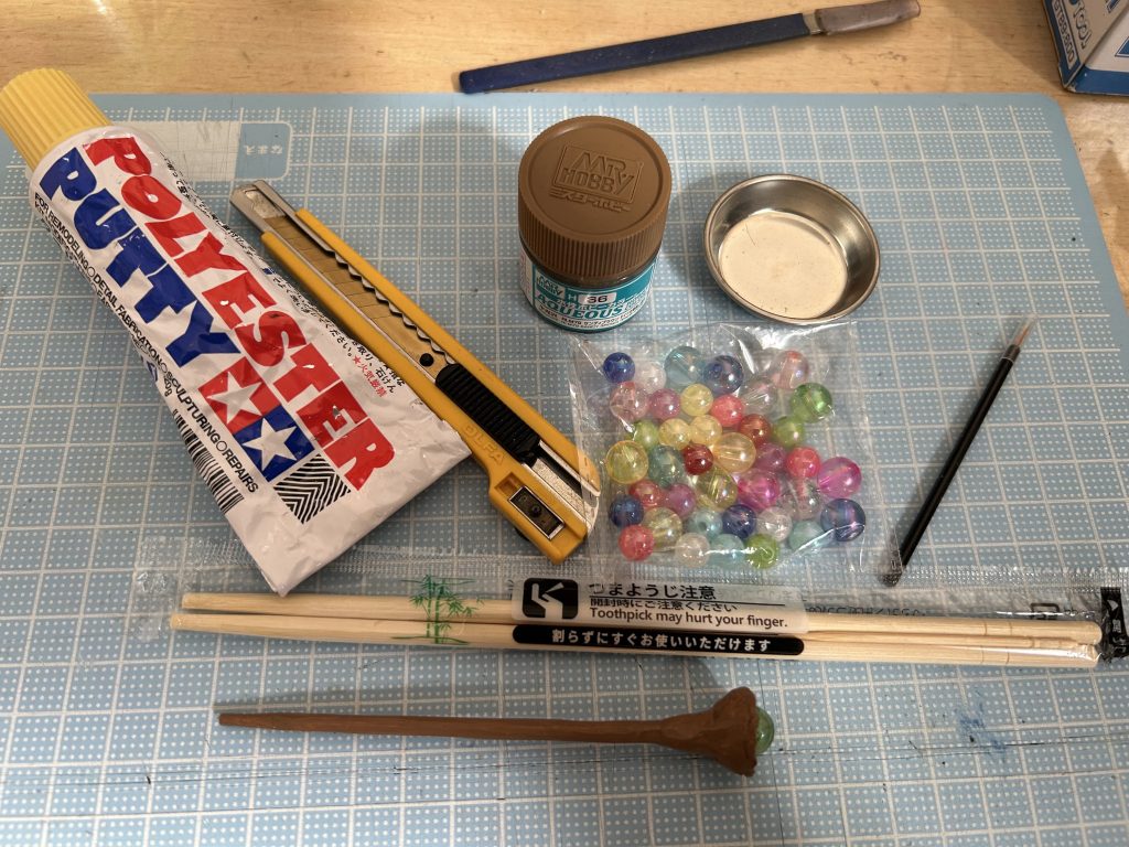 ・杖:割り箸と100均のビーズとパテです。