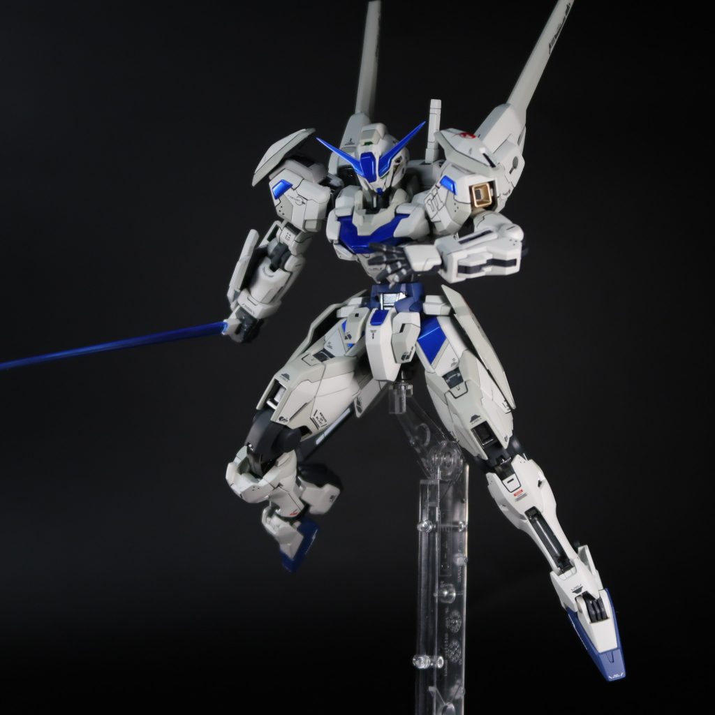 素体での武器はビームサーベルのみ