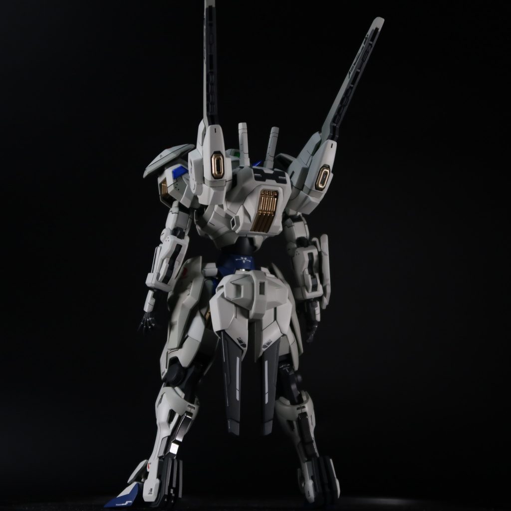 <キャリバーン> 背面