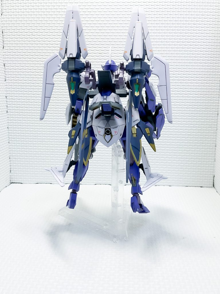 背部のバックパックは、コアガンダム系のものをベースに、前述のジャンクパーツから組み上げています。ミカエリスのバックパックも外付けでつけられる様にしています。