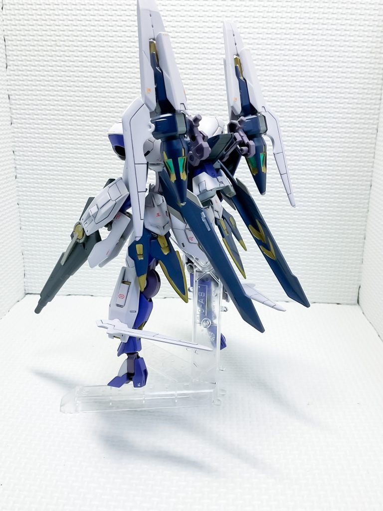 前から見るとあまり分かりませんが、後ろ姿のこのパーツのゴテゴテ感は良いものです。