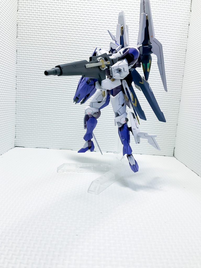 メイン武装には、大型のライフルも採用して、ビームブレイサーとのアンバランスがないようにしました。ミカエリスの時は決定打に欠けている感じだったので、確実に落とすことを目的としています。