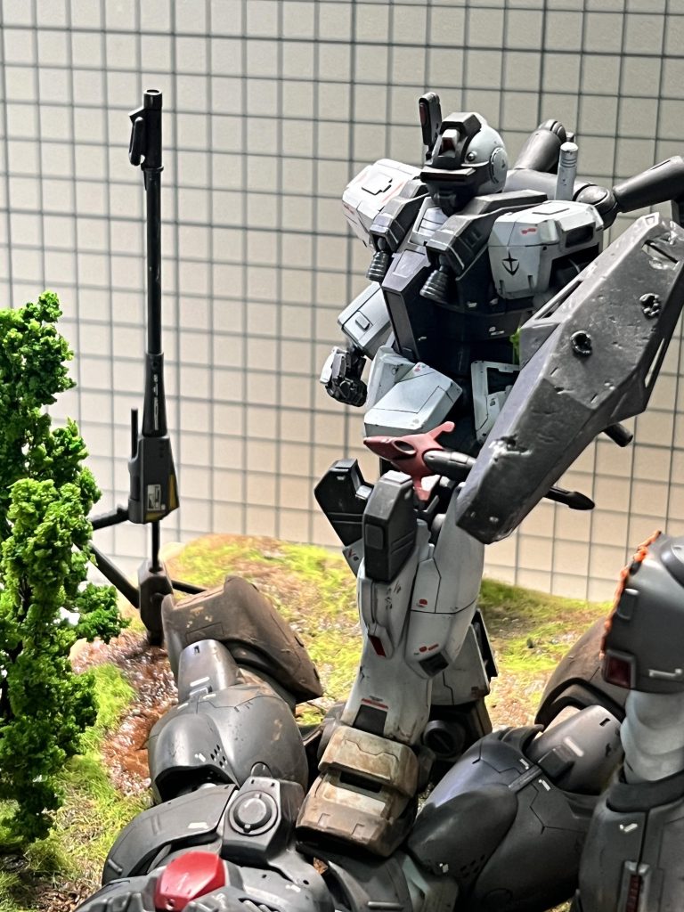 シールドはアイザック、フェダーインライフルとウミヘビはマラサイUCから、ビームダガーはピクシーからとなります。キットほとんどがプレバンか手に入りづらいHGUCだったので集めるのも相当苦労しました。合計コストPGUガンダムより高いのがエグい。